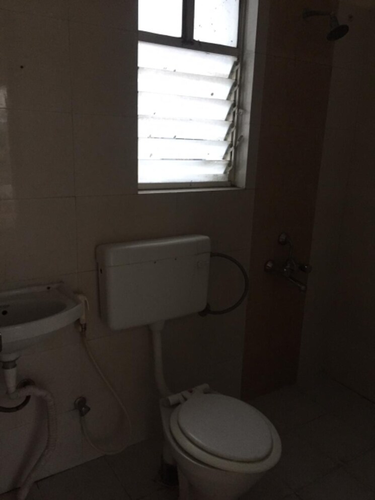 Bathroom, wakad 2 Bedroom 850 Sq.Ft. Apartment In Wakad Pune 9284511