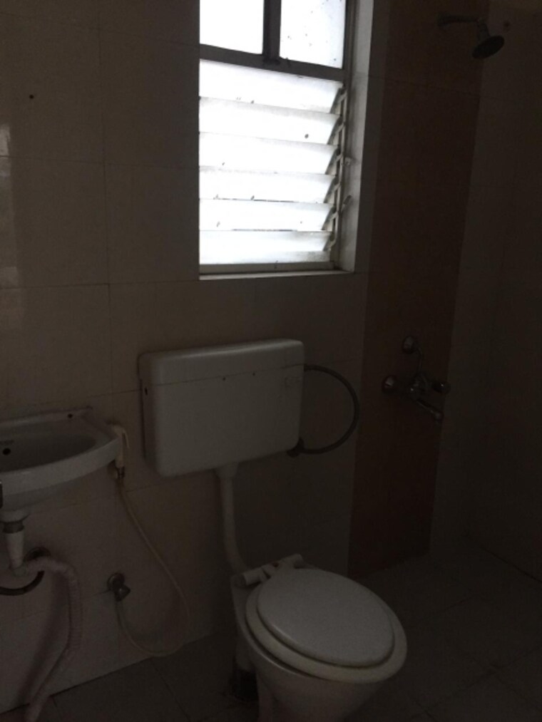 Bathroom, wakad 2 Bedroom 850 Sq.Ft. Apartment In Wakad Pune 9284511