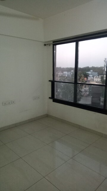 Room in 1 BHK Apartment at Mahindra Antheia, Pimpri – for Rent