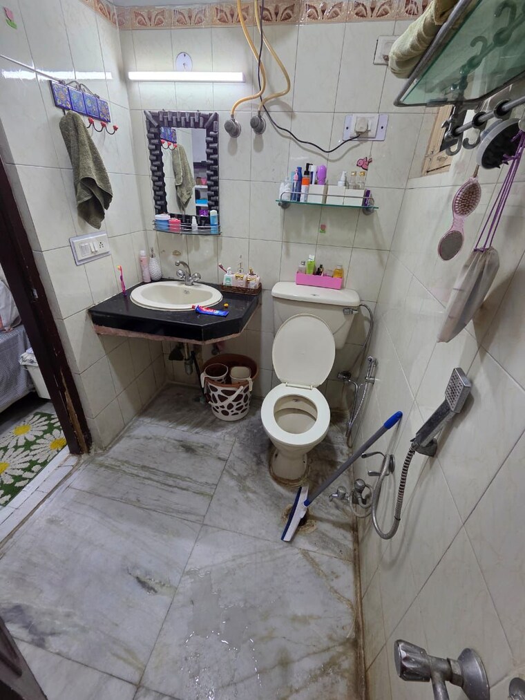 Attached Bathroom, ardee-city 2 Bedroom 1040 Sq.Ft. Builder Floor In Sector 52 Gurgaon 9284490