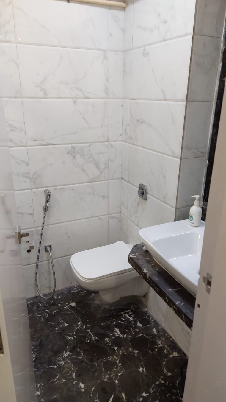 Bathroom, woodland-heights 2 Bedroom 730 Sq.Ft. Apartment In Bandra West Mumbai 9284560