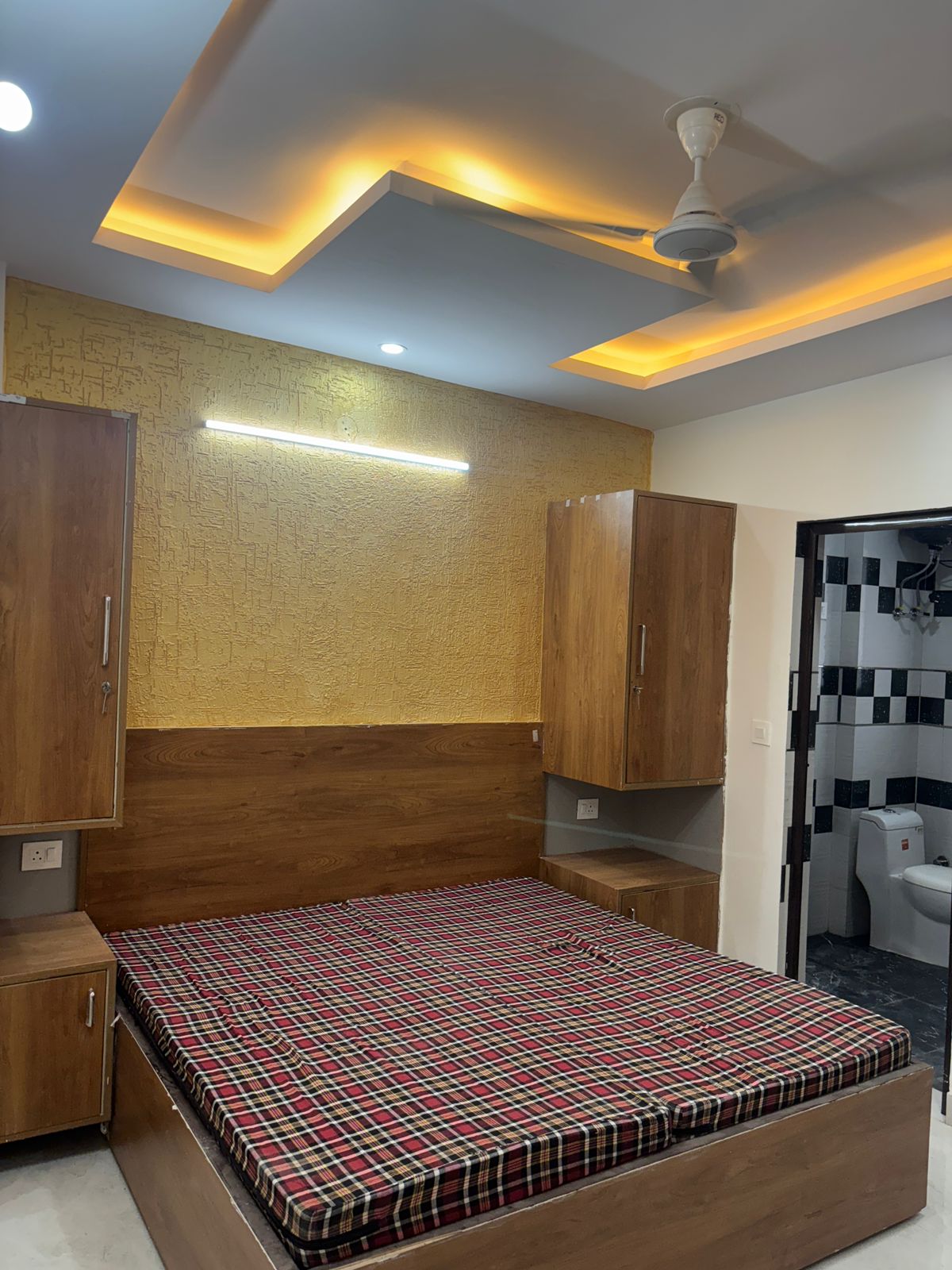 1 Rk+ Pooja Room Builder Floor For Rent in DLF City Phase III
