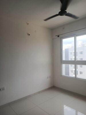 Room in 2 BHK Apartment at Godrej Aqua, International Airport Road – for Rent