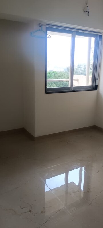 Room in 2 BHK Apartment at Lodha Splendora, Ghodbunder Road – for Rent