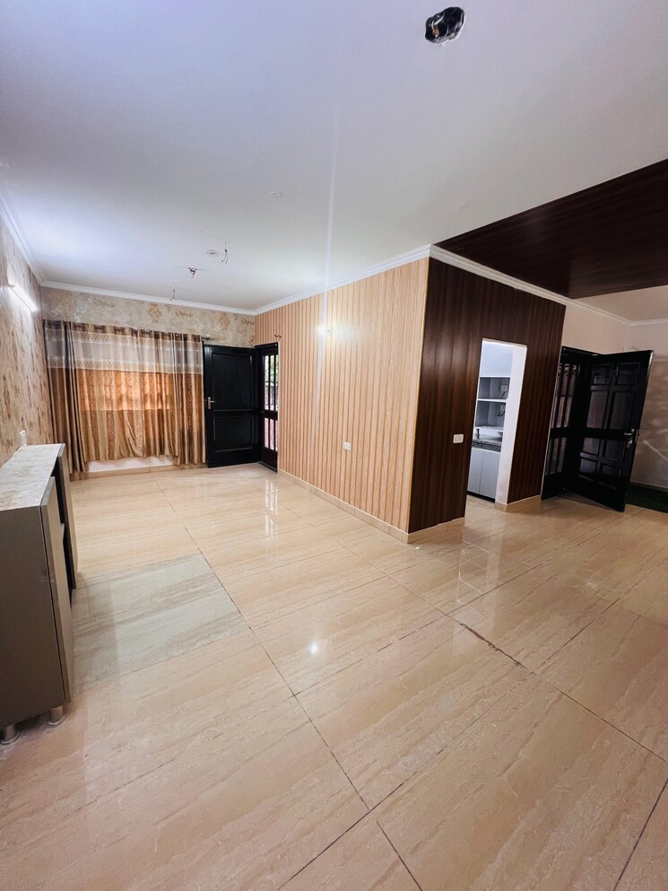 Room, ms-enclave-zirakpur 3 Bedroom 150 Sq.Yd. Independent House In Dhakoli Zirakpur 9284900