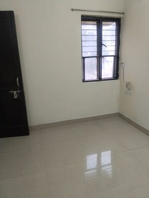 Room in 2 BHK Apartment at Arun Vihar Sector 37, Sector 37 – for Rent