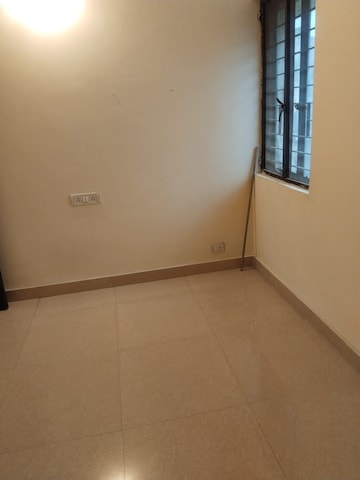 Room in 2 BHK Apartment at Arun Vihar Sector 37, Sector 37 – for Rent