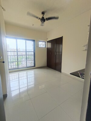 Room in 2 BHK Apartment at Everest World Solitare, Kolshet Road – for Sale