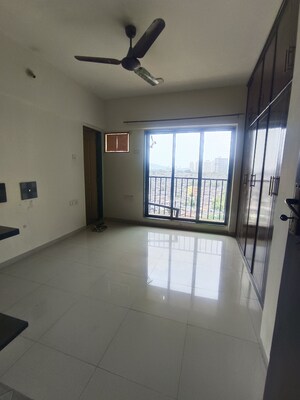 Room in 2 BHK Apartment at Everest World Solitare, Kolshet Road – for Sale