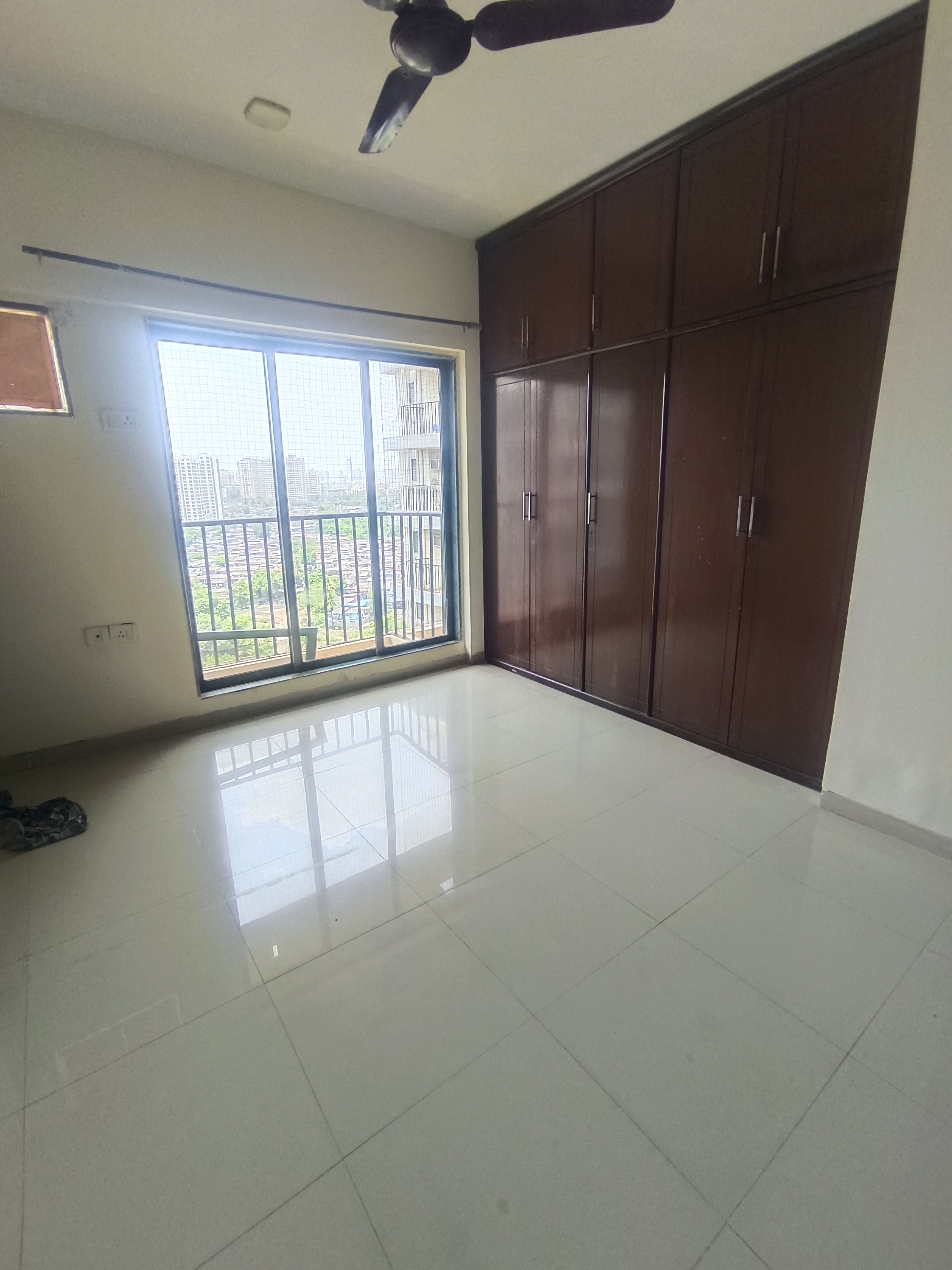 2 BHK + Pooja Room,Servant Room Apartment For Sale in Everest World Solitare