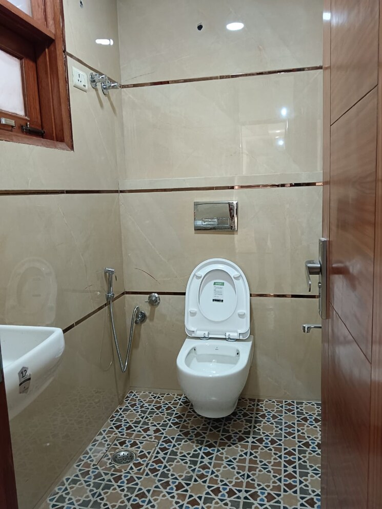 Bathroom, saket 2 Bedroom 1900 Sq.Ft. Builder Floor In Saket Delhi 9285028