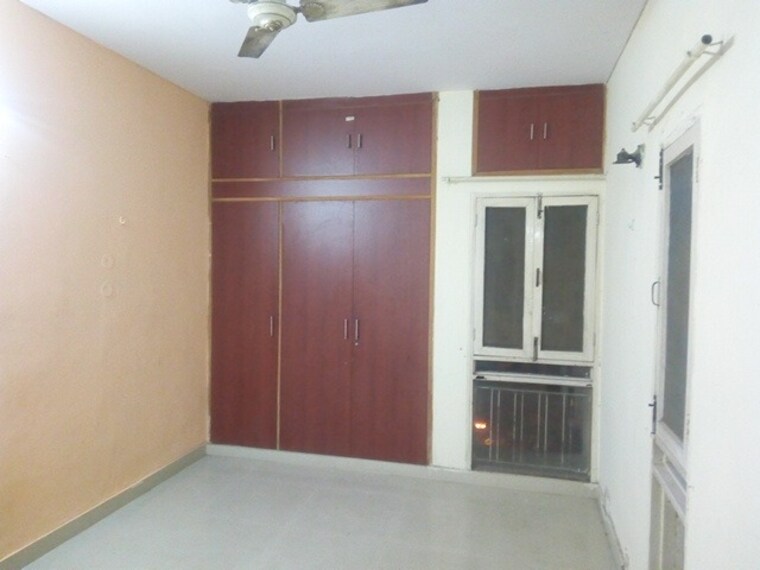 Room, rwa-apartments 3 Bedroom 2200 Sq.Ft. Independent House In Sector 31 Noida 9285034