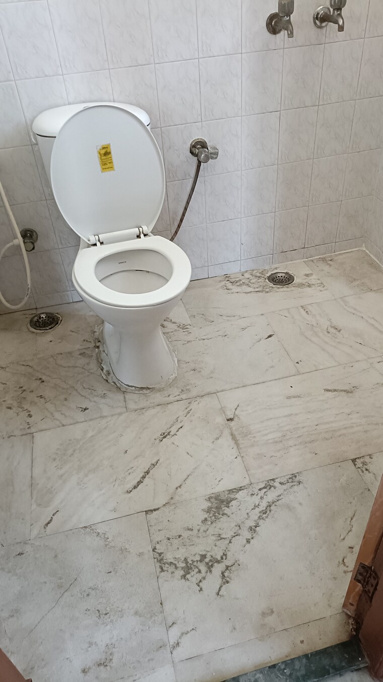 Bathroom, rwa-apartments 3 Bedroom 2200 Sq.Ft. Independent House In Sector 31 Noida 9285034