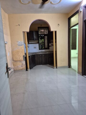 Furnished Amenities in 2.5 BHK Builder Floor at Pandav Nagar – for Rent
