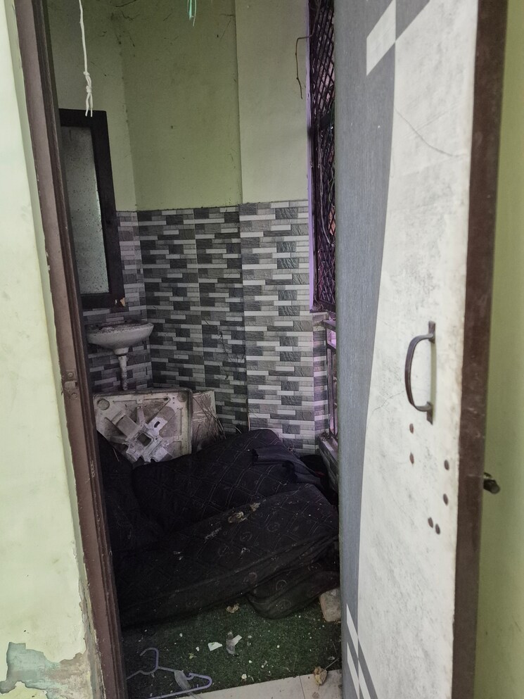 Master Bedroom, pandav nagar 2.5 Bedroom 550 Sq.Ft. Builder Floor In Pandav Nagar Delhi 9285048