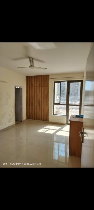 Room in 2 BHK Apartment at Unitech Uniworld Gardens 2, Sector 47 – for Rent