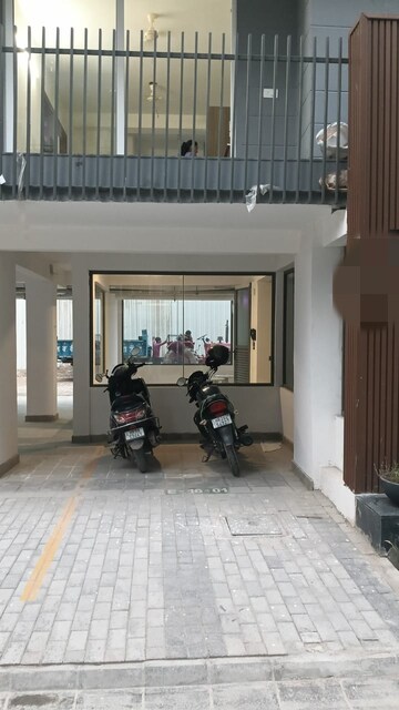 Parking in 2.5 BHK Builder Floor at M3M Soulitude, Sector 89 – for Rent