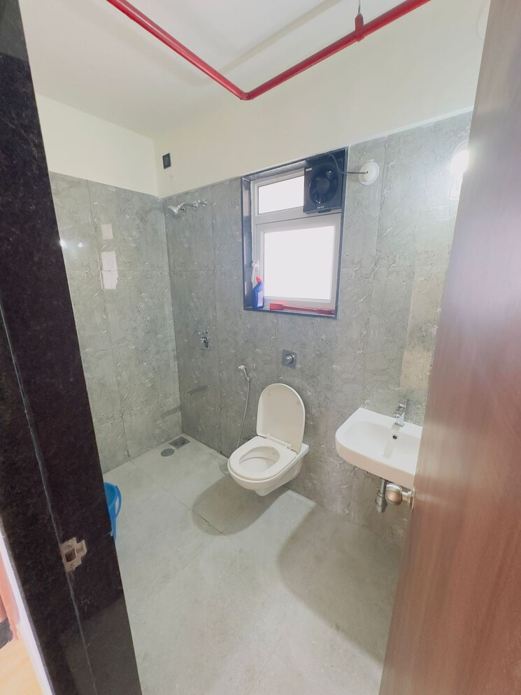 Bathroom, vtp-beaumonde 3 Bedroom 1093 Sq.Ft. Apartment In Kharadi Pune 9285025