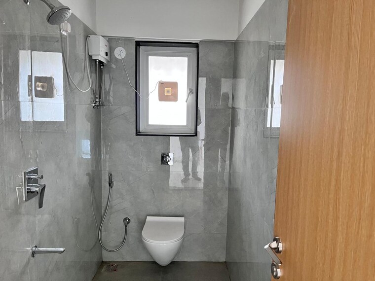 Bathroom, nahar-amaryllis-towers-and-plaza 2 Bedroom 660 Sq.Ft. Apartment In Chandivali Mumbai 9285040