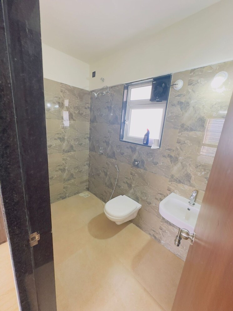 Bathroom, vtp-beaumonde 3 Bedroom 1093 Sq.Ft. Apartment In Kharadi Pune 9285025