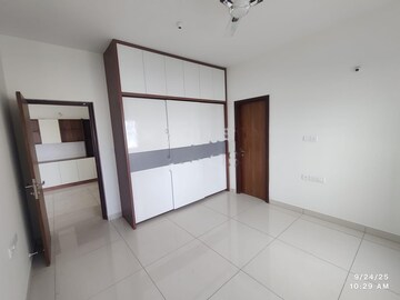 Room in 3 BHK Apartment at Ecolife EON, Varthur – for Rent