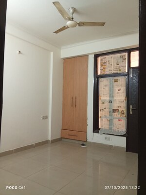 Room in 3 BHK Builder Floor at Maidan Garhi – for Rent