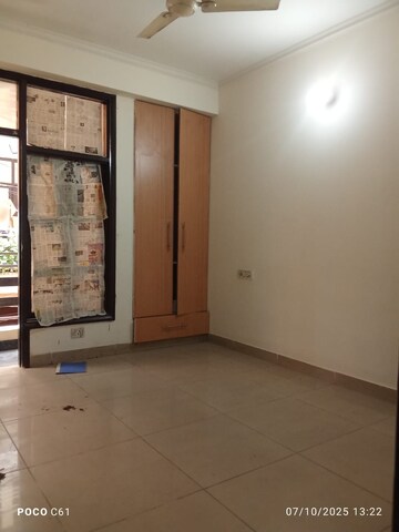 Room in 3 BHK Builder Floor at Maidan Garhi – for Rent
