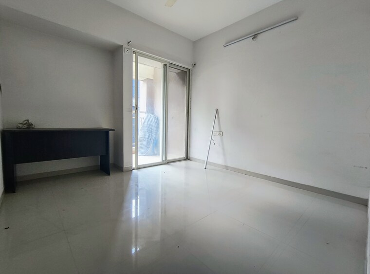 Room, mantra-insignia 1 Bedroom 550 Sq.Ft. Apartment In Mundhwa Pune 9285086