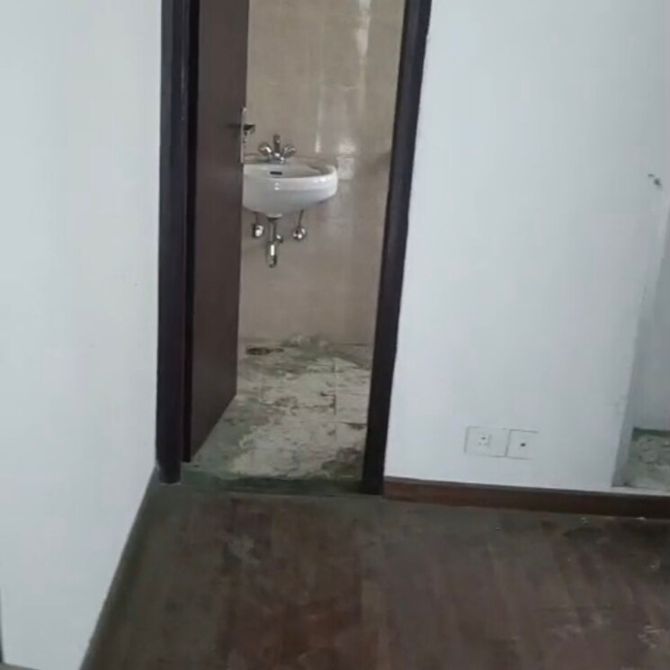 Room, sector 84 3 Bedroom 1300 Sq.Ft. Builder Floor In Sector 84 Faridabad 9285128