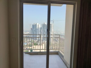 Room in 4 BHK Apartment at M3M Flora 68, Sector 68 – for Rent