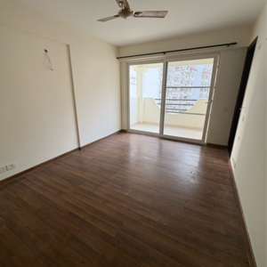 Room in 3 BHK Apartment at Ramprastha City The Edge Towers, Sector 37d – for Rent