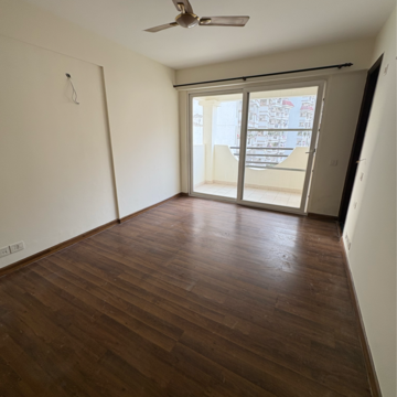 Room in 3 BHK Apartment at Ramprastha City The Edge Towers, Sector 37d – for Rent