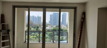 Room in 1.5 BHK Apartment at Amanora Future Towers, Hadapsar – for Sale