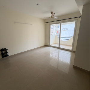 Room in 3 BHK Apartment at Ramprastha City The Edge Towers, Sector 37d – for Rent