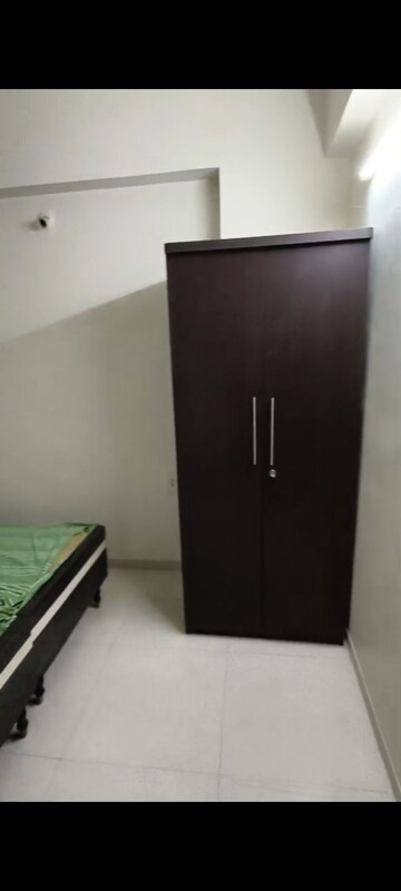 Furnished Amenities in 2.5 BHK Apartment at Ratnaakar Richmond Grand, Makarba – for Rent