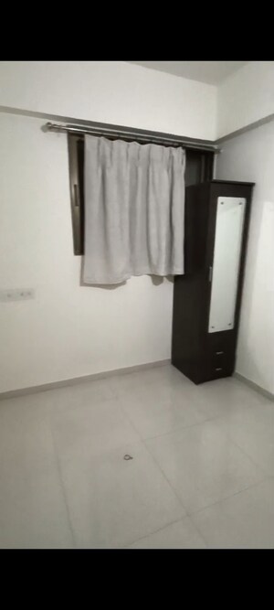 Room in 2.5 BHK Apartment at Ratnaakar Richmond Grand, Makarba – for Rent