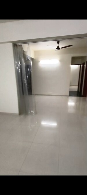 Room in 2.5 BHK Apartment at Ratnaakar Richmond Grand, Makarba – for Rent