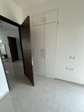 Building Lobby in 3 BHK Apartment at Smart World Orchard, Sector 61 – for Rent