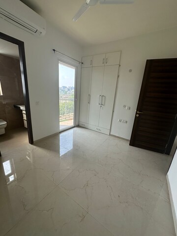 Room in 3 BHK Apartment at Smart World Orchard, Sector 61 – for Rent