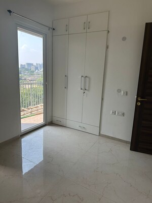 Room in 3 BHK Apartment at Smart World Orchard, Sector 61 – for Rent