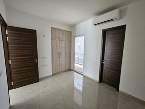 Room in 3 BHK Apartment at Smart World Orchard, Sector 61 – for Rent