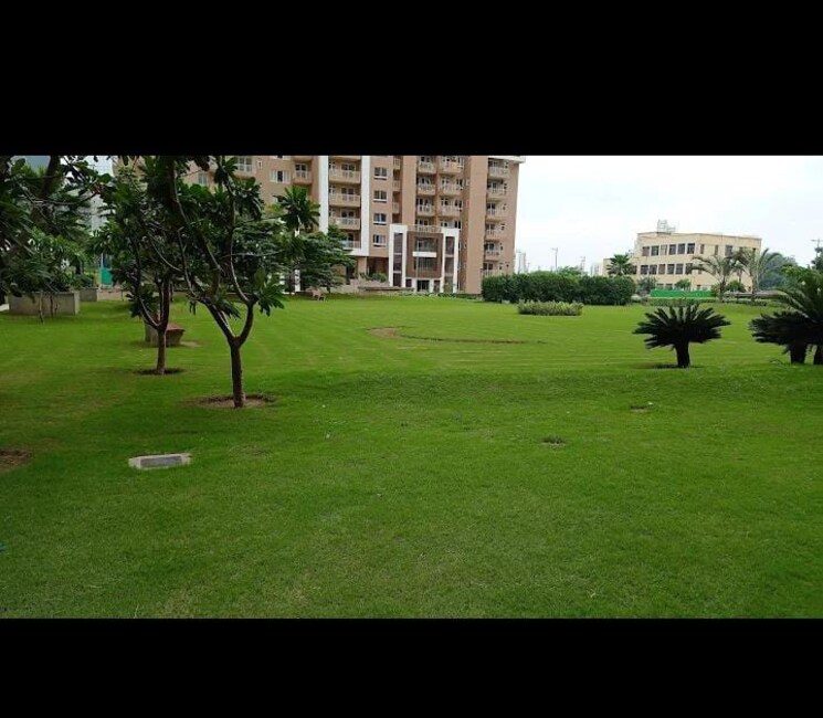 Garden, emaar-palm-gardens 3 Bedroom 1900 Sq.Ft. Apartment In Sector 83 Gurgaon 9285155