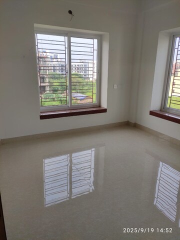 Room in 2 BHK Apartment at Kristi Villa, Chinar Park – for Sale