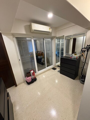 Room in 3 BHK Apartment at Supreme Badrinath, Khar West – for Rent