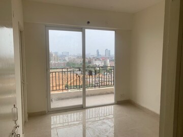 Room in 2 BHK Apartment at Suncity Avenue 76, Sector 76 – for Rent