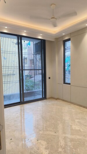 Room in 3 BHK Builder Floor at Safdarjung Enclave – for Sale