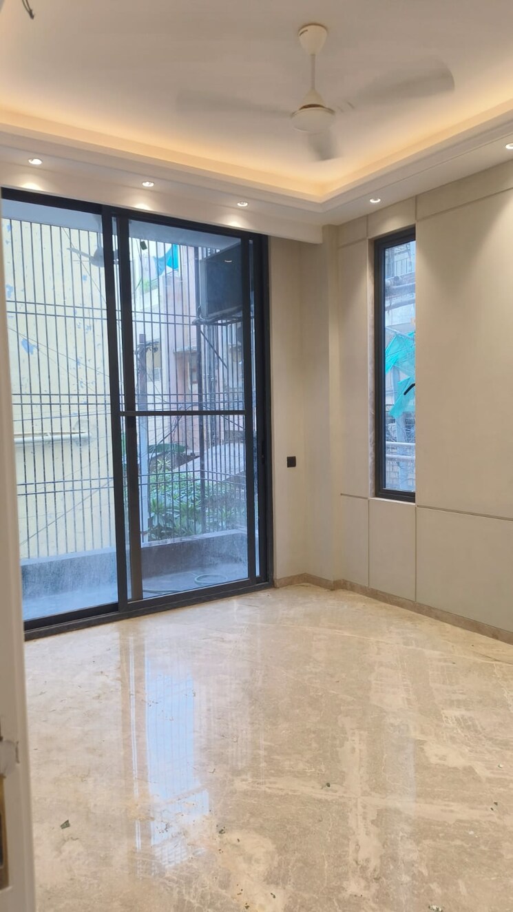 Room, safdarjung enclave 3 Bedroom 200 Sq.Yd. Builder Floor In Safdarjung Enclave Delhi 9285329