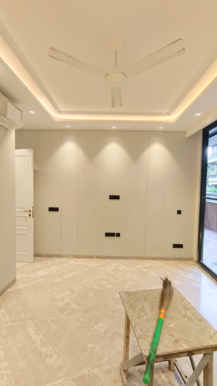 Living Room, safdarjung enclave 3 Bedroom 200 Sq.Yd. Builder Floor In Safdarjung Enclave Delhi 9285329