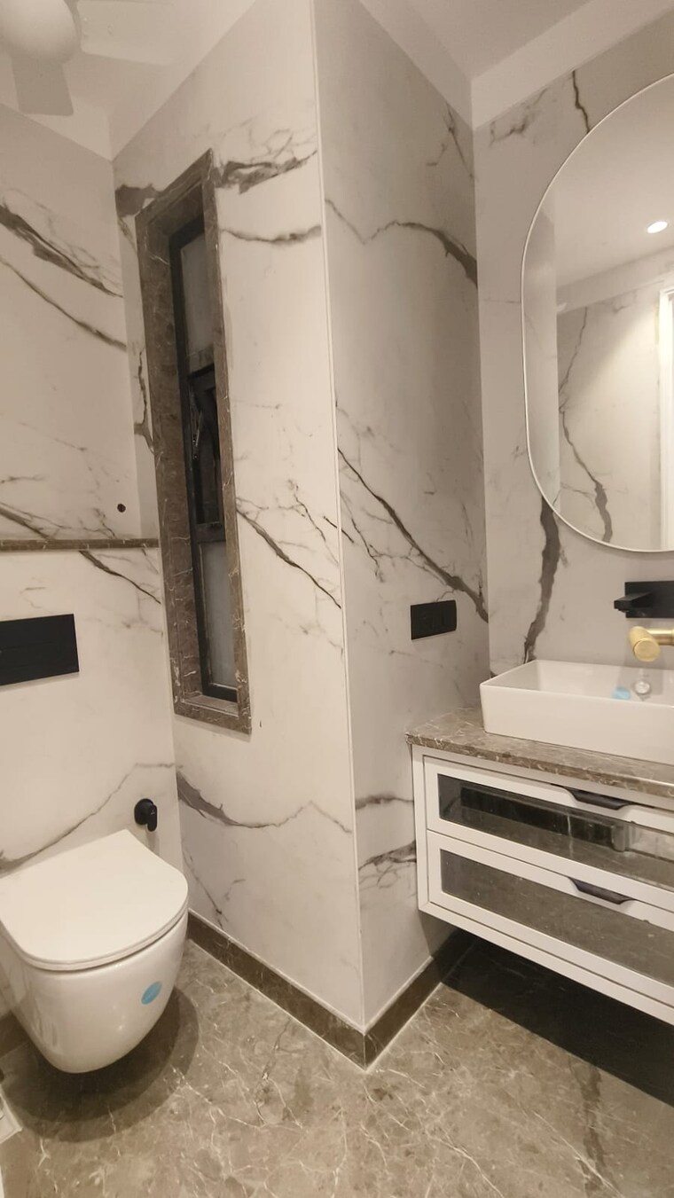 Bathroom, safdarjung enclave 3 Bedroom 200 Sq.Yd. Builder Floor In Safdarjung Enclave Delhi 9285329