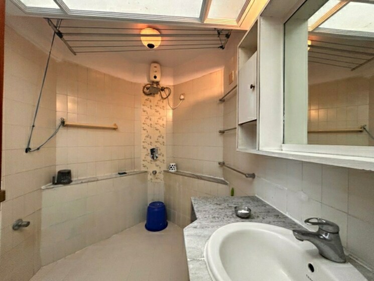 Bathroom, hiranandani-garden-eden-iv 2 Bedroom 1000 Sq.Ft. Apartment In Powai Mumbai 9285415